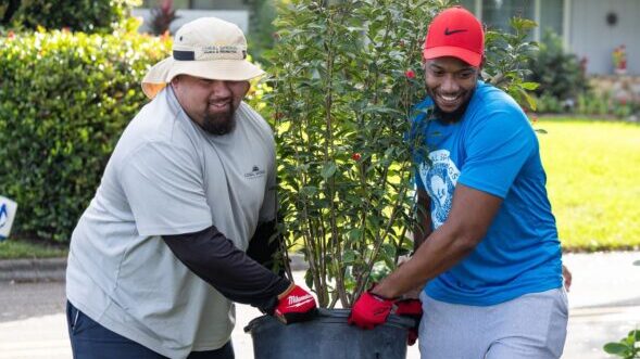 Oakwood Residents Unite to Spruce Up Neighborhood Entrance