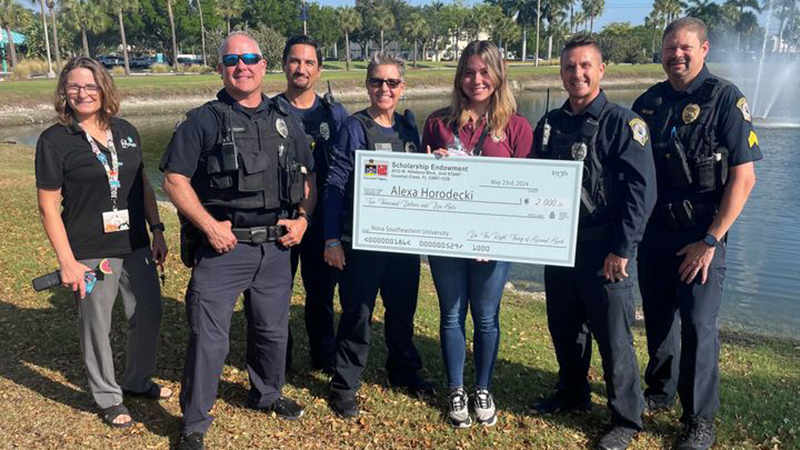 High Achieving Students Win Scholarships with the Coconut Creek Police